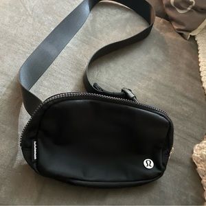 Lululemon 1L belt bag